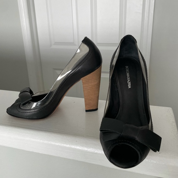 BCBG MAXAZRIA Black pumps with clear details and bow in size 5 - Picture 2 of 9